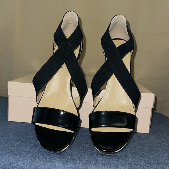 BCBGeneration zebra platform heels with elastic criss-cross straps - Picture 5 of 12